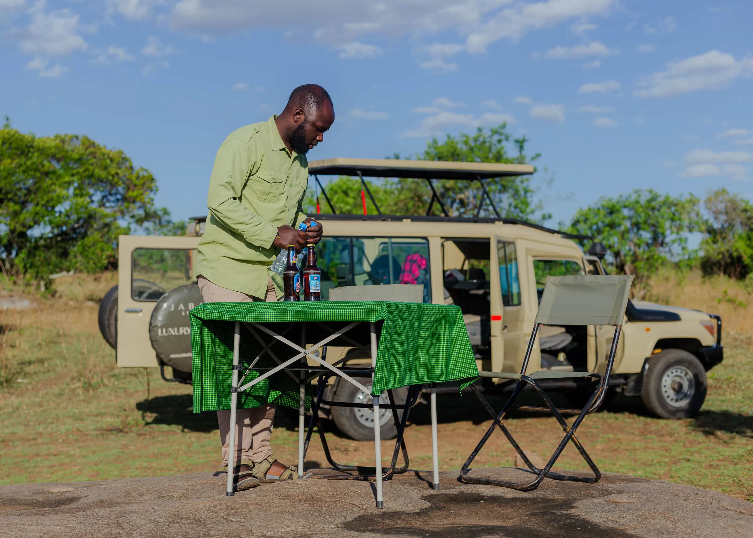 Jabali guide setting up a bush picnic beside the vehicle